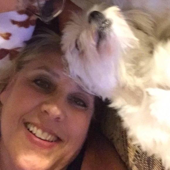 Meet your Posher, Lori - Picture 3 of 6